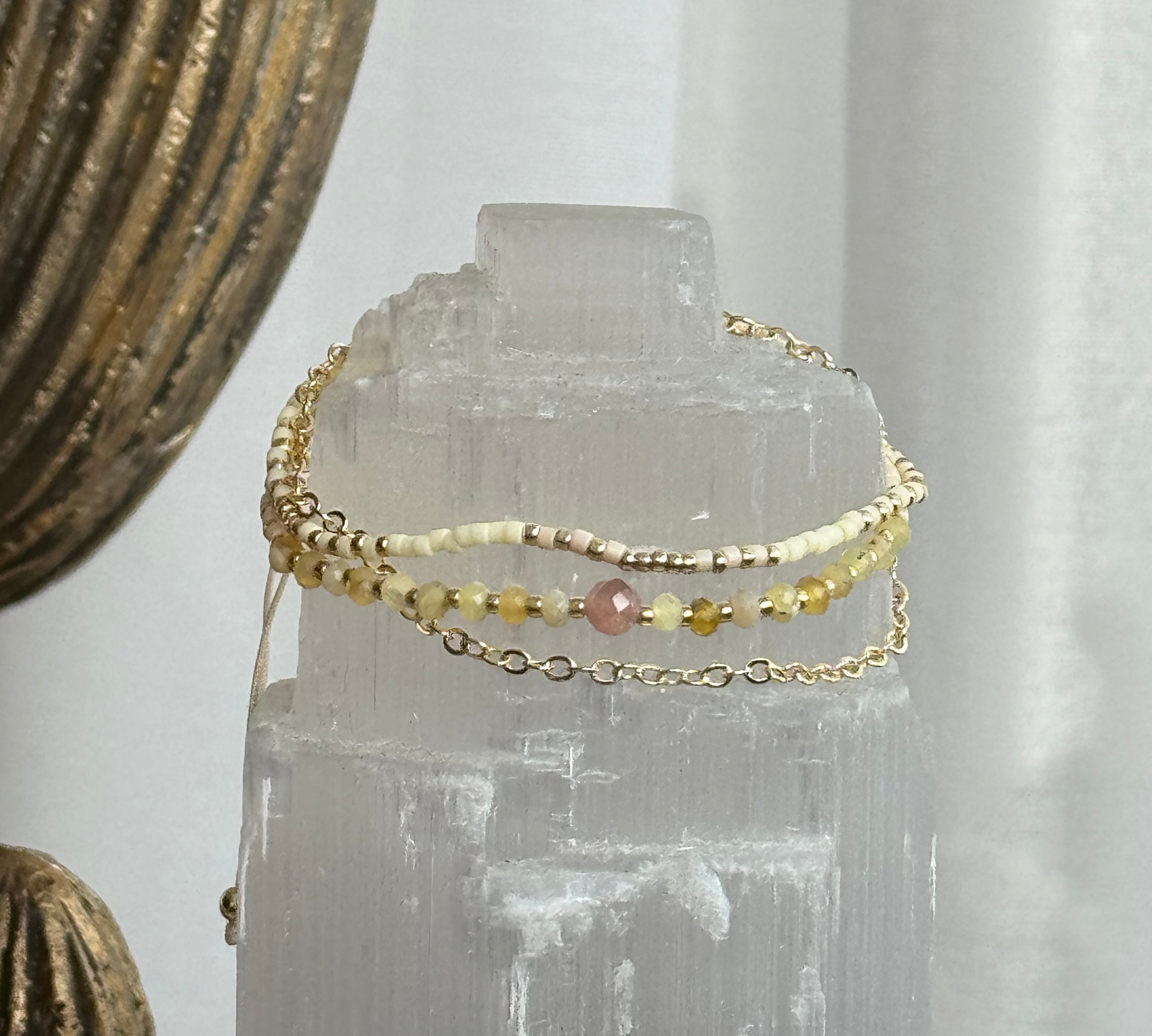 BRANSOLETKA PASTELOWA POTRÓJNA Z ŁAŃCUSZKIEM - TALIZMAN SAMUI NAENERGETYZOWANY W ŚWIĄTYNI WAT PLAI LAEM Moonsister